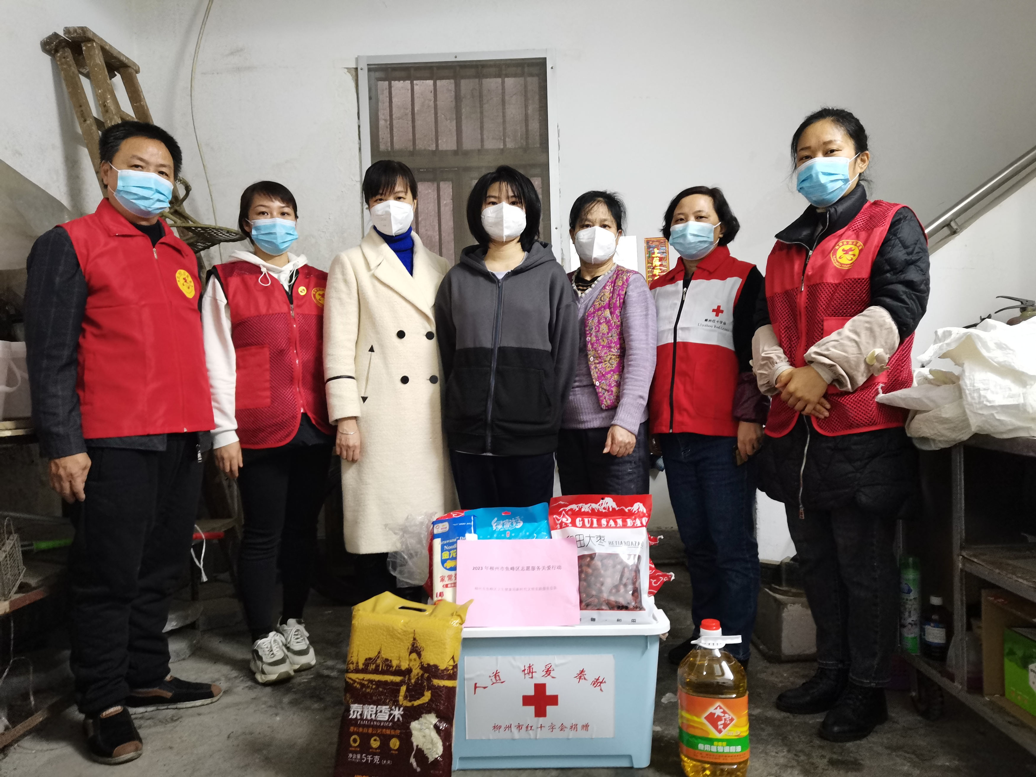 鱼峰区红十字会慰问困难群众2_副本.jpg